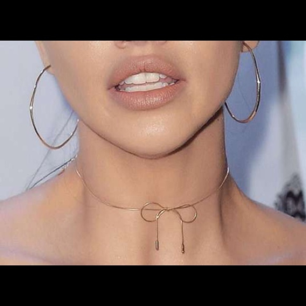 Lace necklace